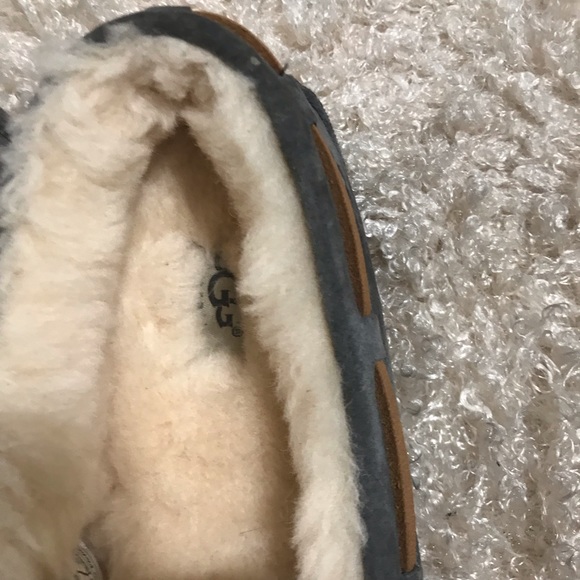NNOB UGG Gray Suede Moccasins - Picture 2 of 8
